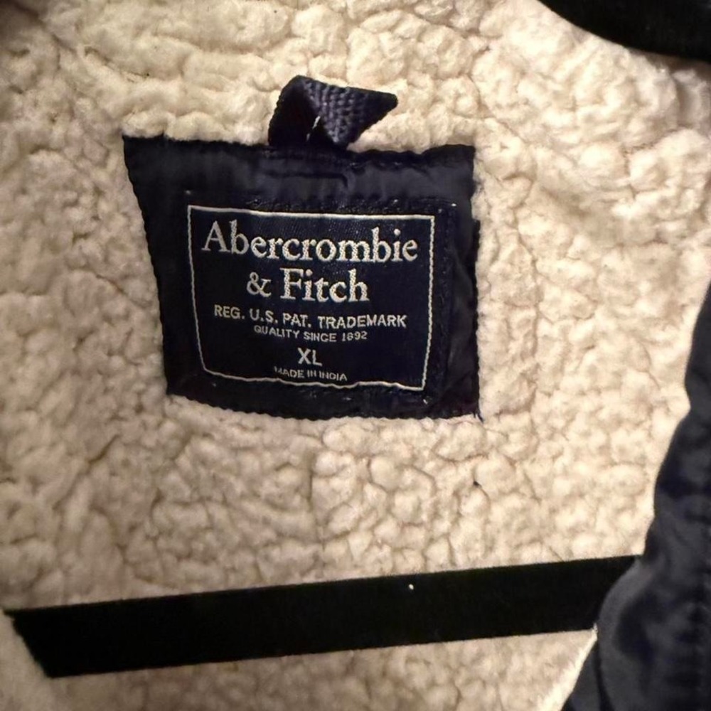 Abercrombie & Fitch navy quilted jacket Size XL - Picture 2 of 4